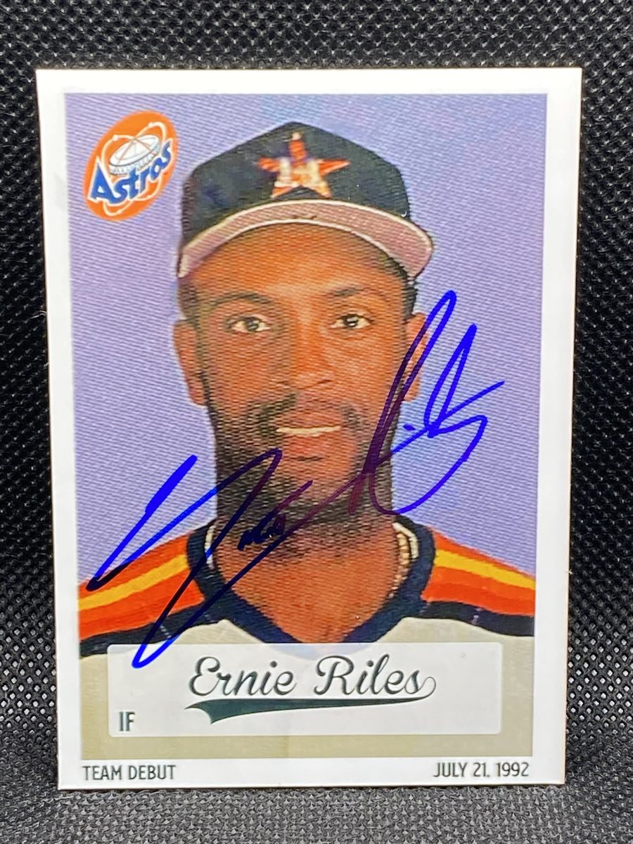 Ernie Riles autograph in the Astros A to Z collection